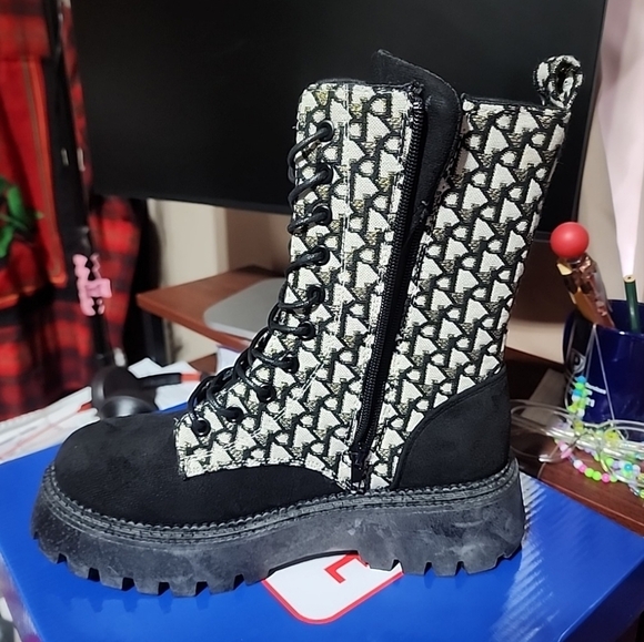 Rouge Combat Boots. Brand New In The Box. Size 7.5 - Picture 4 of 6